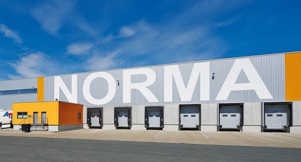Portoni industriali Hörmann con manto spesso 67 mm e taglio termico: un unicum a livello mondiale, per una coibentazione termica migliorata fino al 55%